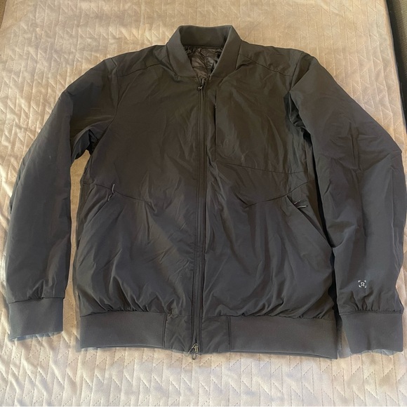lululemon athletica Other - Lululemon Switch Over Reversible Bomber jacket mens size small pre-owned‎